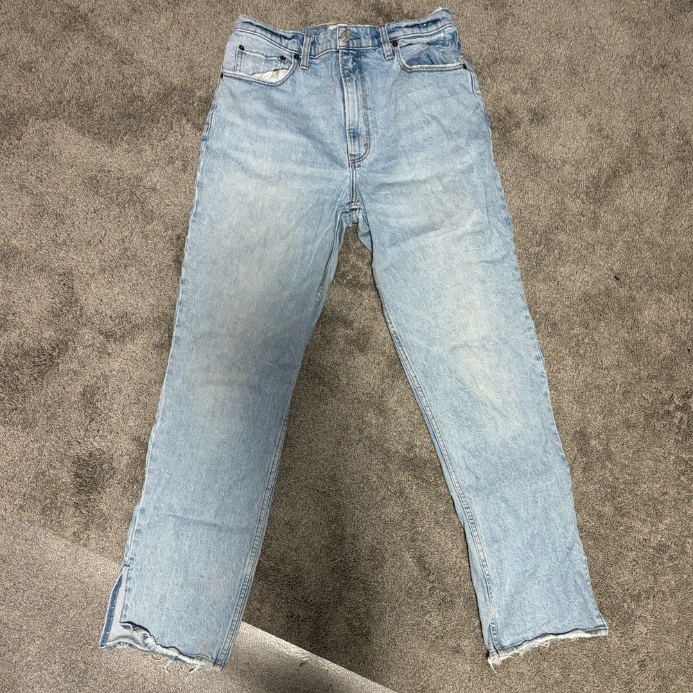 Abercrombie & Fitch Light Wash The 90’s Straight Ultra High Rise Jean